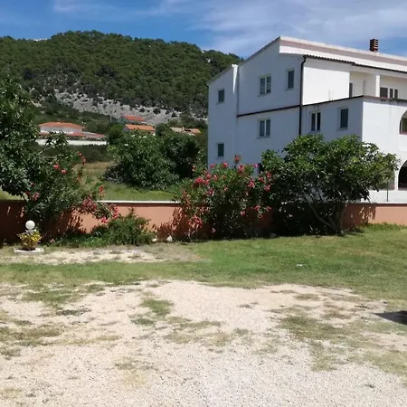 Apartment With Parking Spaces Barbat, Rab - 11472 *