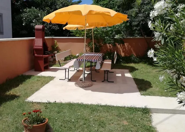 Apartment With Parking Spaces Barbat, Rab - 11472 *