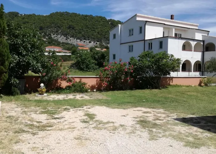Apartment With Parking Spaces Barbat, Rab - 11472 *