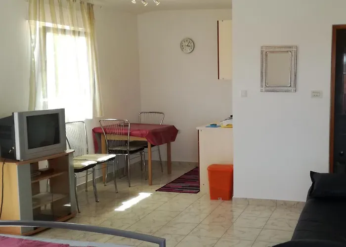 Apartment With Parking Spaces Barbat, Rab - 11472 *